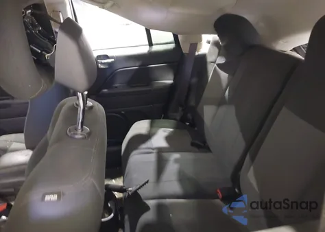 2016 Jeep Compass Sport z USA, uszkodzony, nr VIN 1C4NJDBB6GD686749